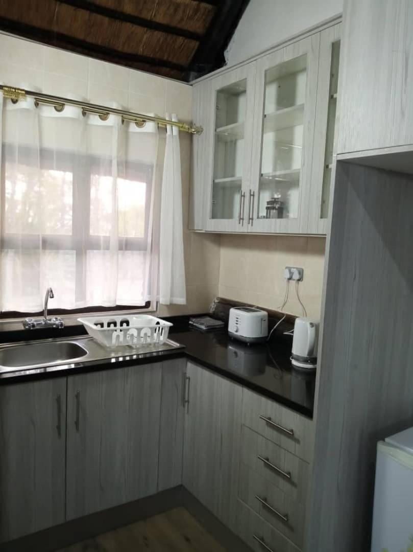 Unique Thatched Studio with pool access Apartment in Harare