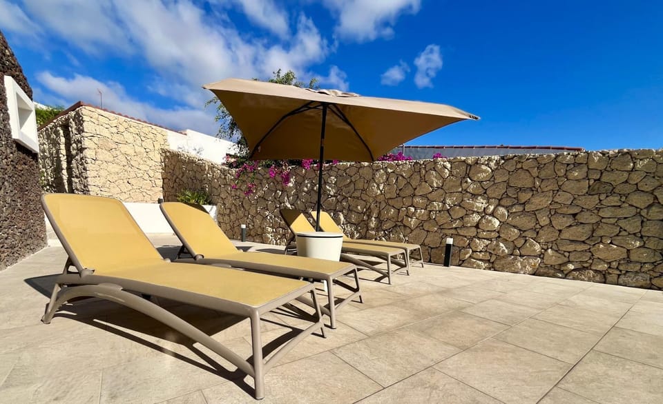 Swimming pool, sunbed