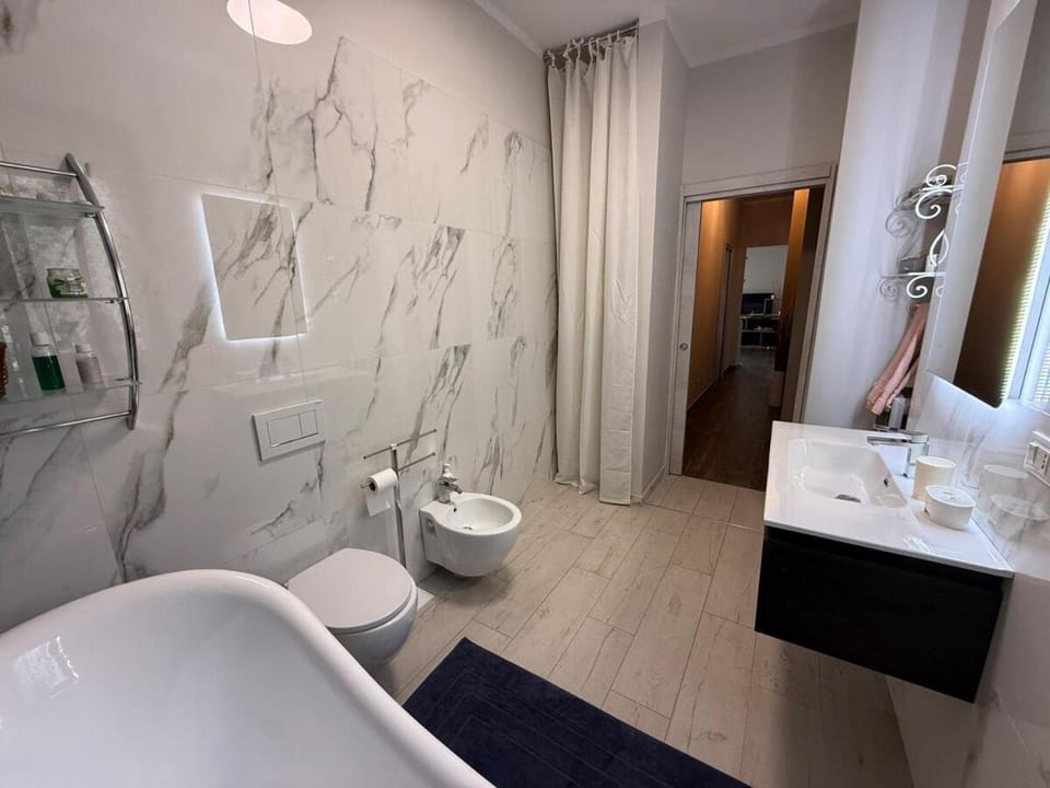 LUX Apt - 2Bedr with View and Parking Apartment in Turin