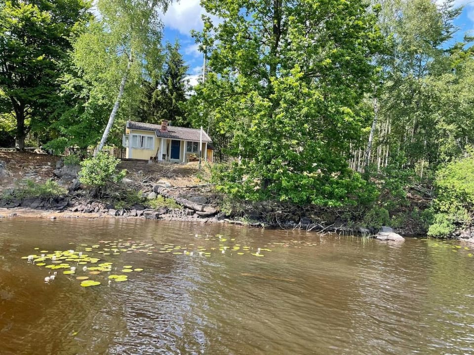 Cozy house in entire private Island Mocklen lake House in Sweden