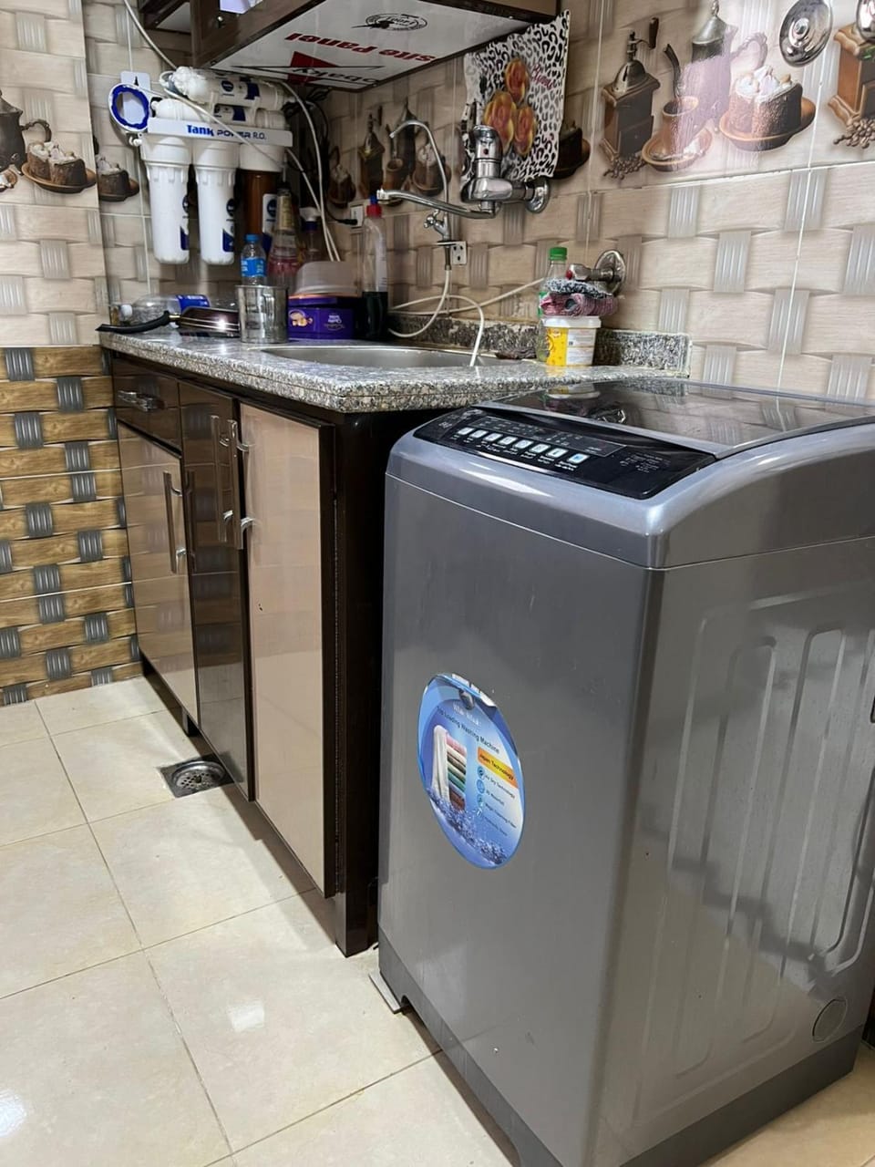 Kitchen or kitchenette, dishwasher, oven