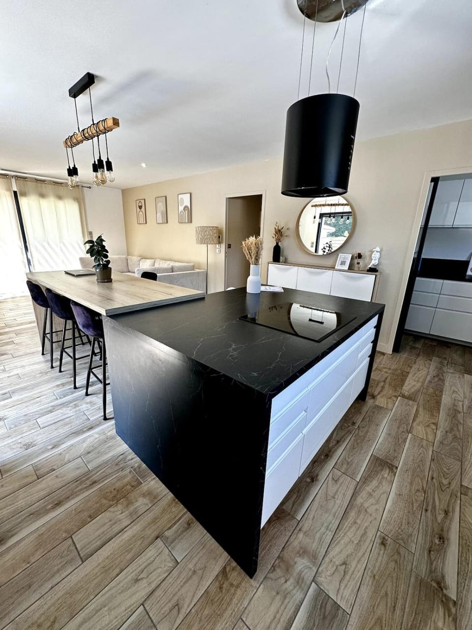 Kitchen or kitchenette, Dining area, stove