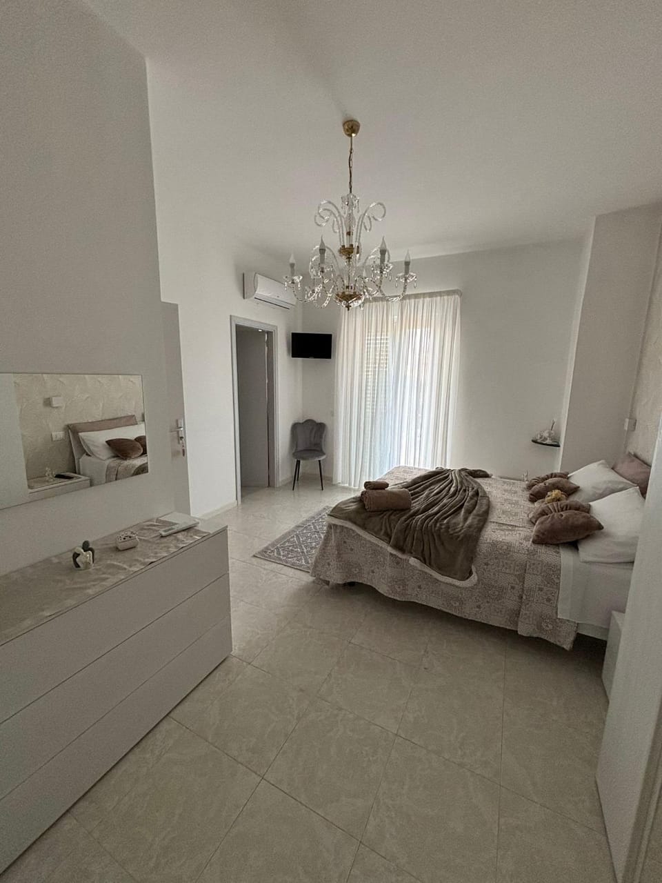 Bed, Photo of the whole room, Bedroom, wardrobe