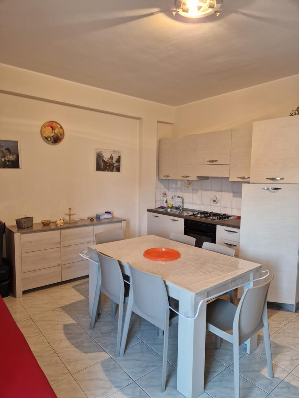Kitchen or kitchenette, Dining area, stove