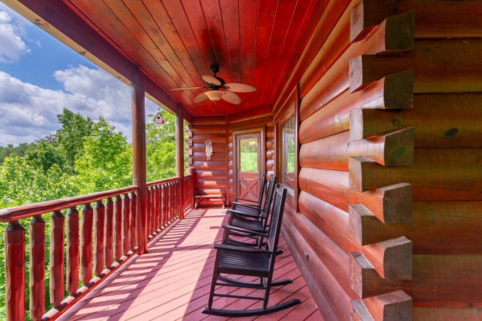 Bear Essentials Lodge By Avada Properties House in Sevierville