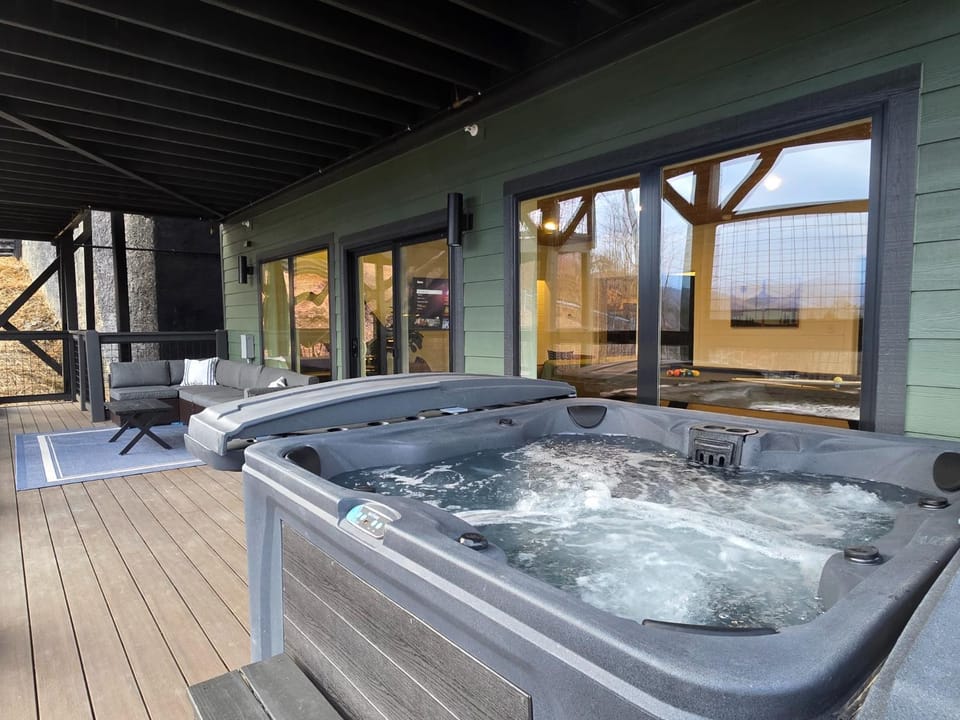 Bearfoot Lodge By Avada Properties House in Gatlinburg