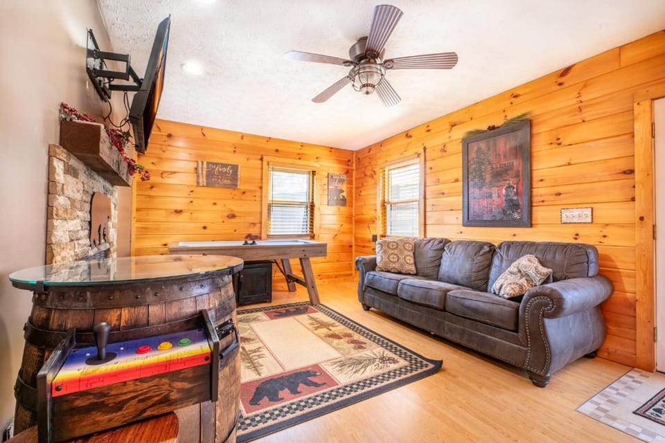 Black Bear Splash By Avada Properties House in Sevier County