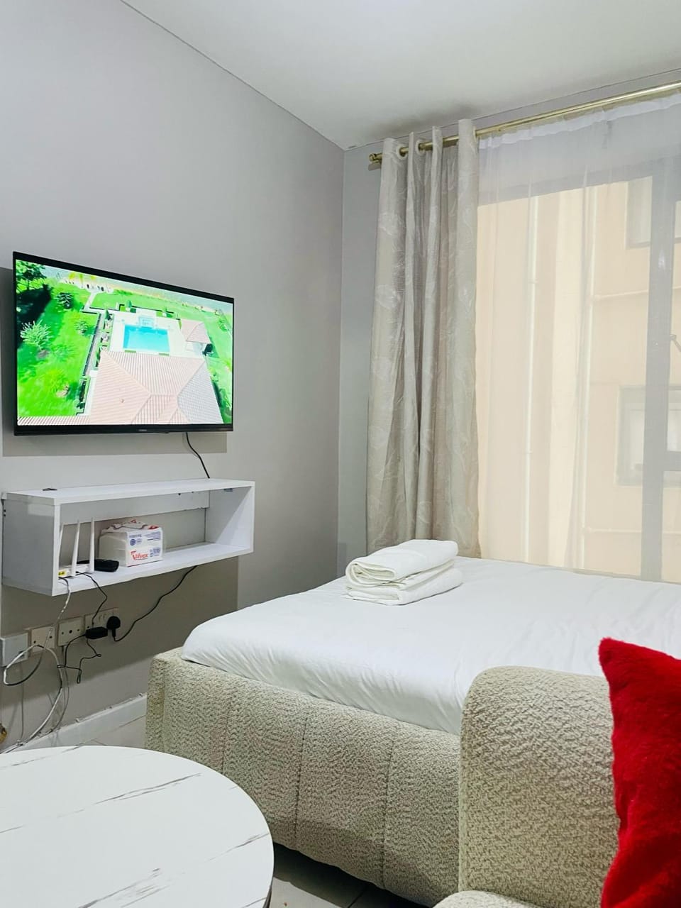 Communal lounge/ TV room, Bed, TV and multimedia, Photo of the whole room, Evening entertainment, Bedroom