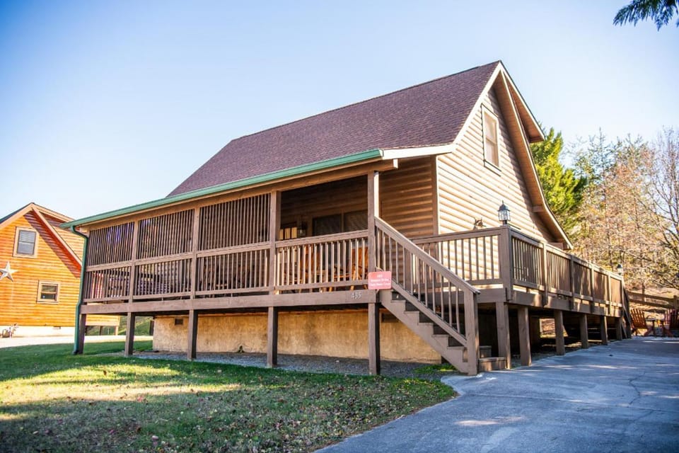 Cozy Bear Cove 2 By Avada Properties House in Pigeon Forge