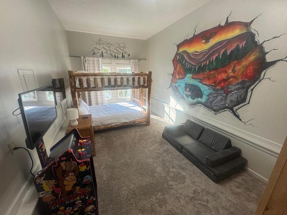 Bed, Natural landscape, Game Room, TV and multimedia, Bedroom, bunk bed, furniture