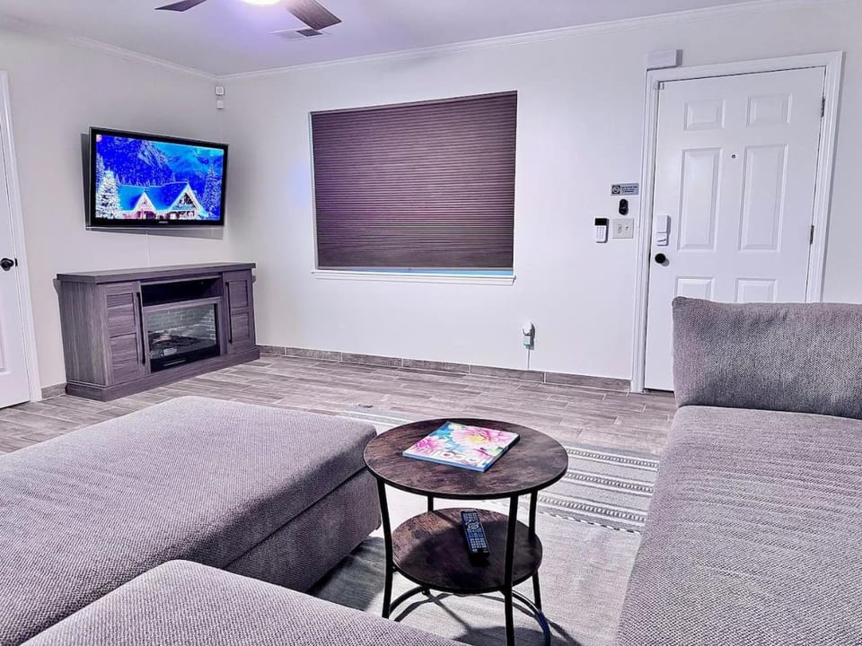 Cozy And Centrally Pet Friendly Apartment in Beaufort