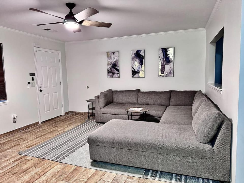 Cozy And Centrally Pet Friendly Apartment in Beaufort