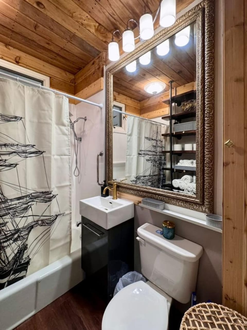 Shower, Toilet, Bathroom, Bath