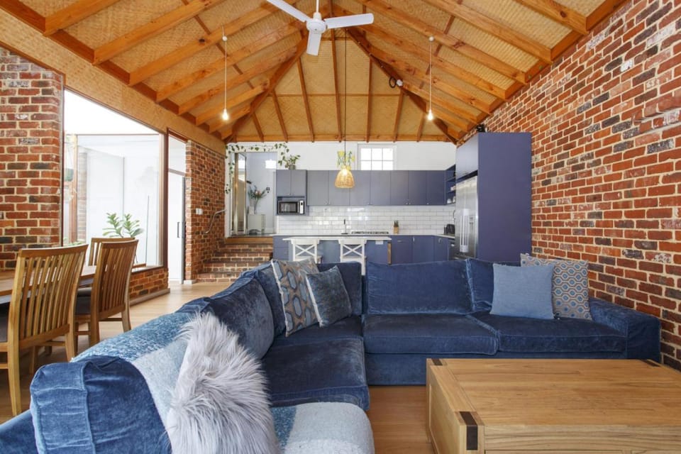 Kitchen or kitchenette, Living room, Seating area
