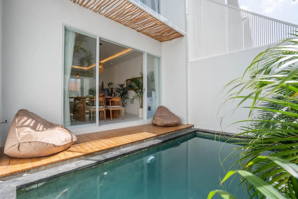Seating area, Pool view, Swimming pool, sunbed