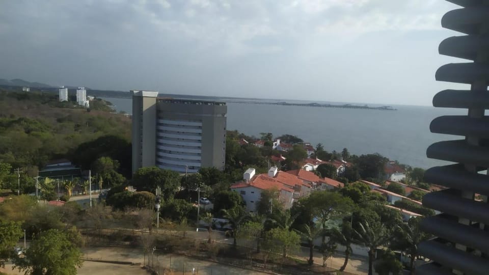 Apartamento con acceso al mar, piscinas, sauna, turco, jacuzzis a 10 minutos del aeropuerto Apartment in Magdalena, Colombia