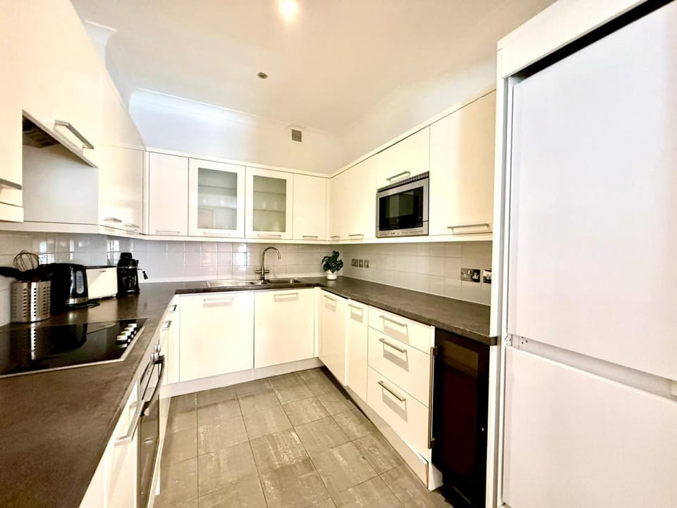 Kitchen or kitchenette, dishwasher, toaster
