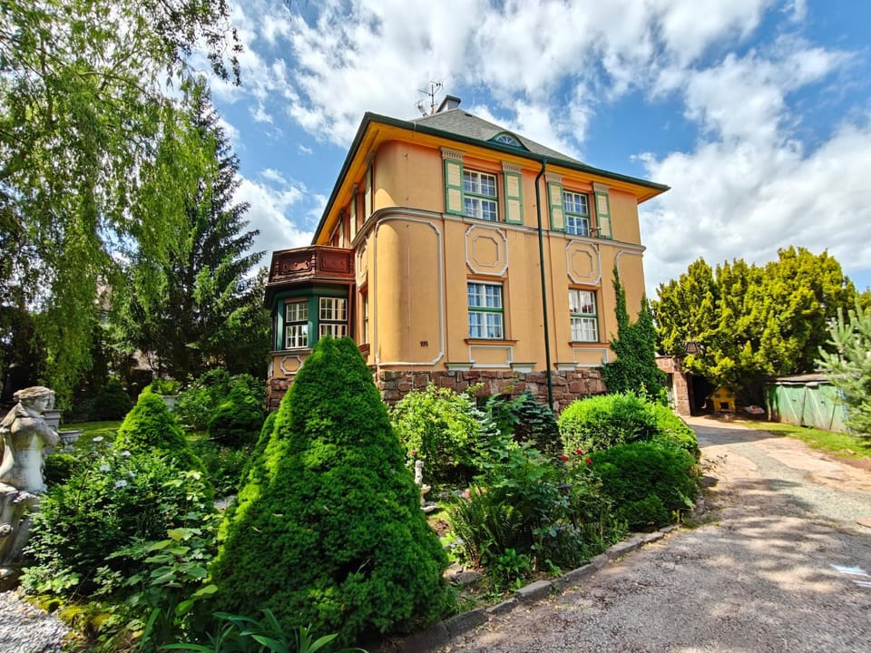 Property building, Spring, Day, Garden, Garden view