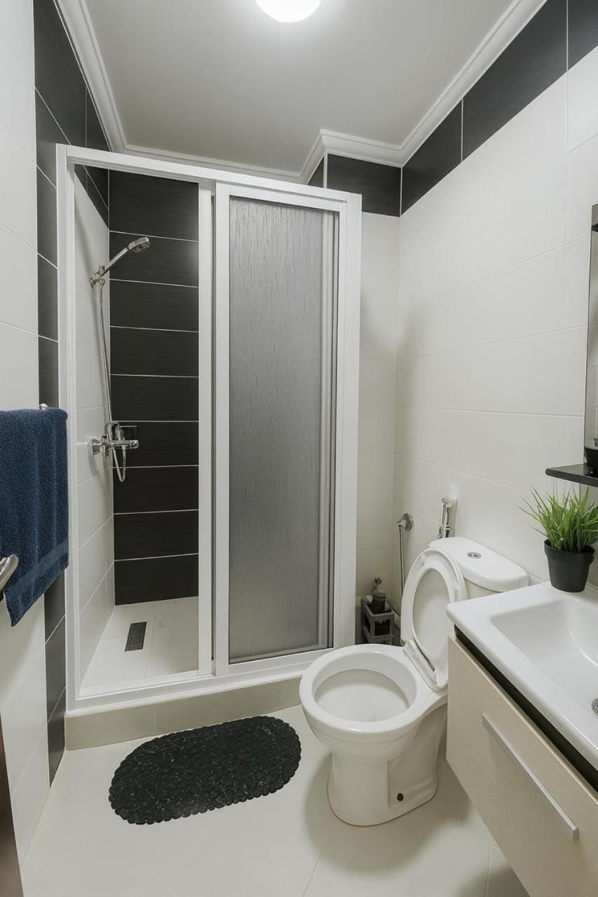 Shower, Toilet
