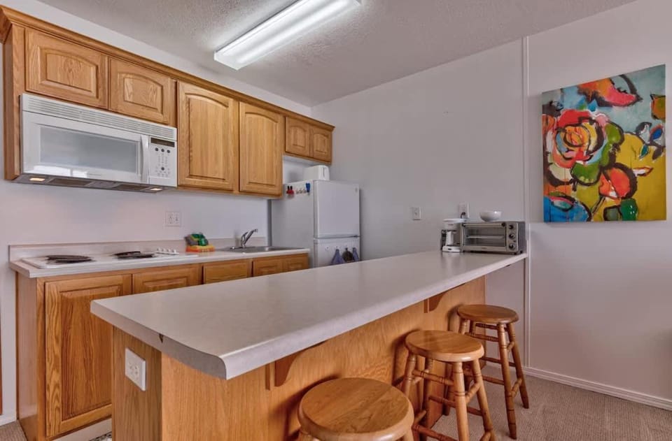 Sea Gypsy Rentals - Oceanfront Suite - Top Floor House in Lincoln City