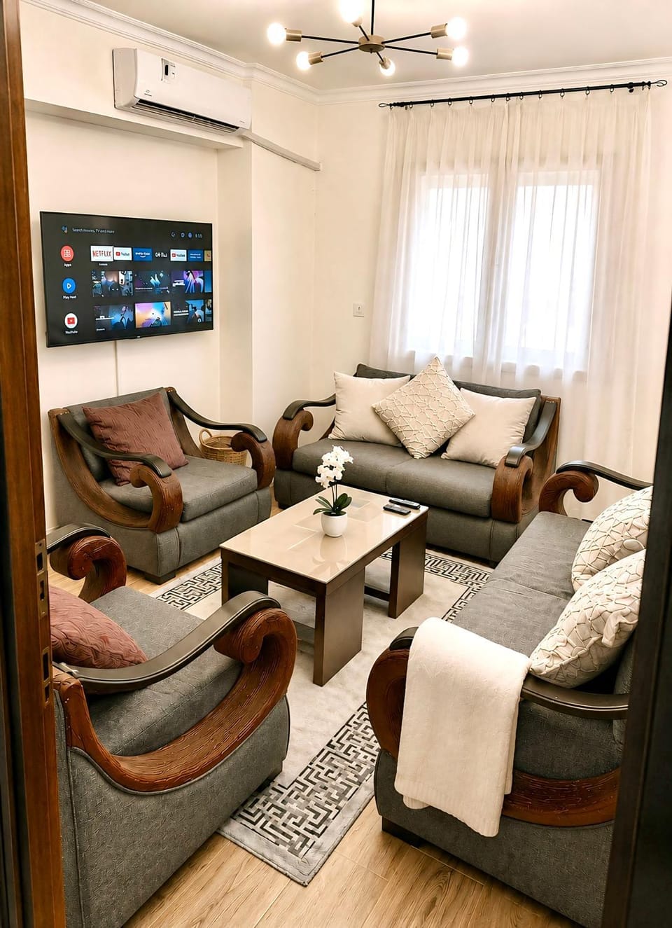 Communal lounge/ TV room, TV and multimedia, Living room, Seating area, Evening entertainment, fireplace, air conditioner