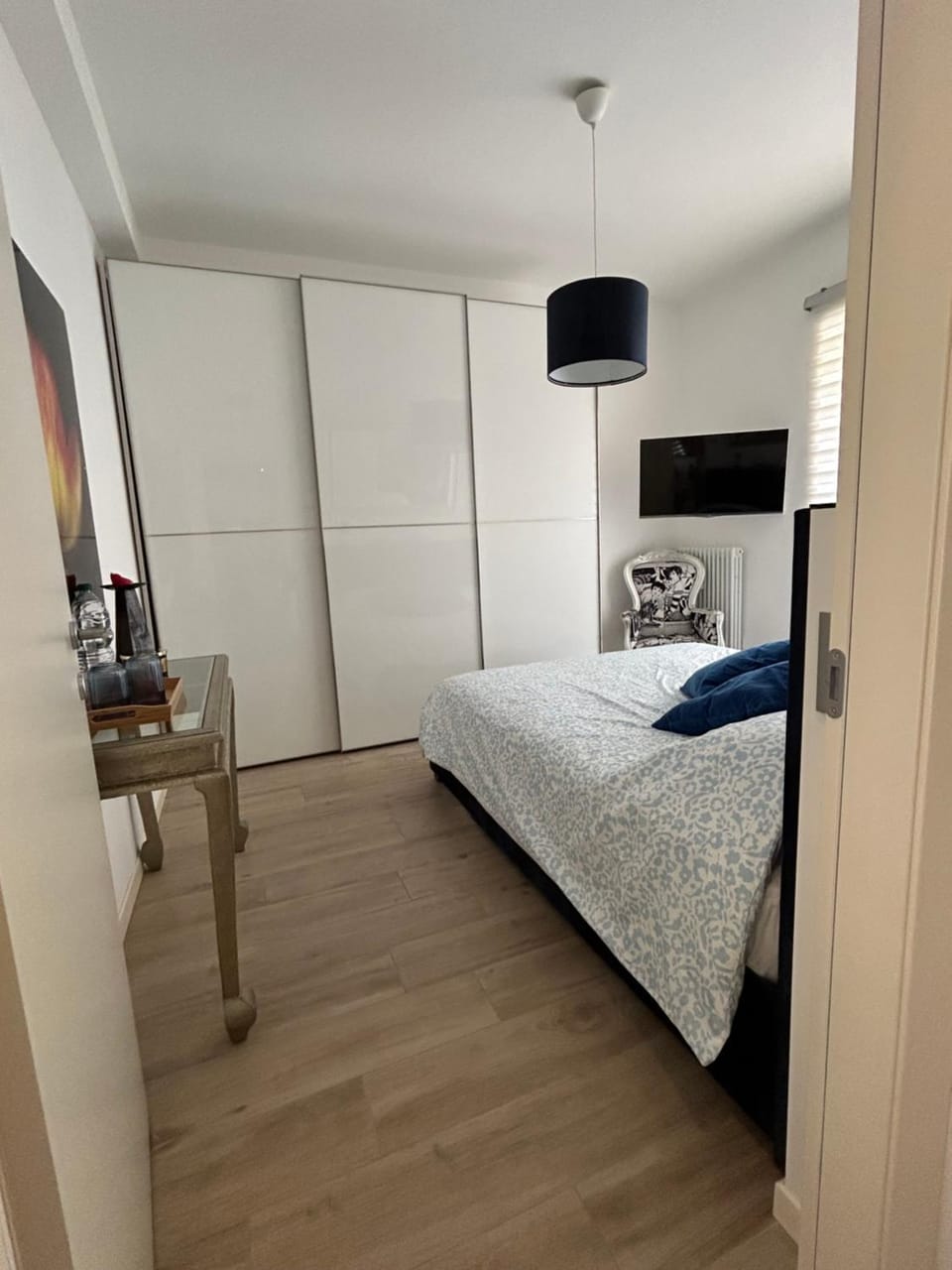 Bed, Photo of the whole room, Bedroom, wardrobe