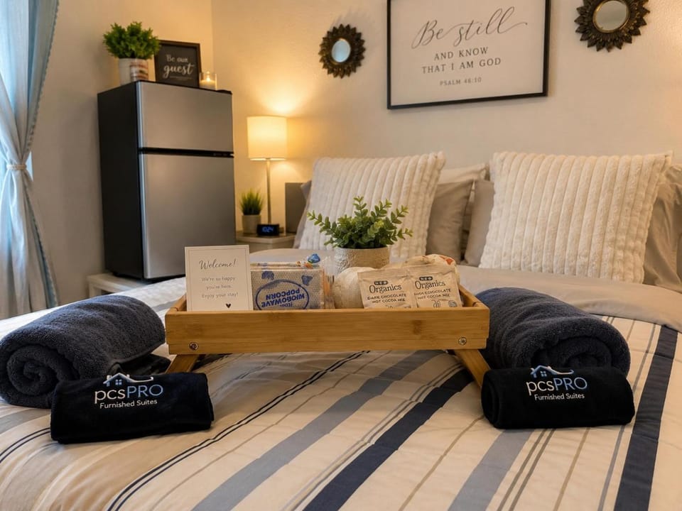 Private Cozy Rooms and Bathroom in Home near Seaworld Riverwalk and AFB Bed and Breakfast in San Antonio
