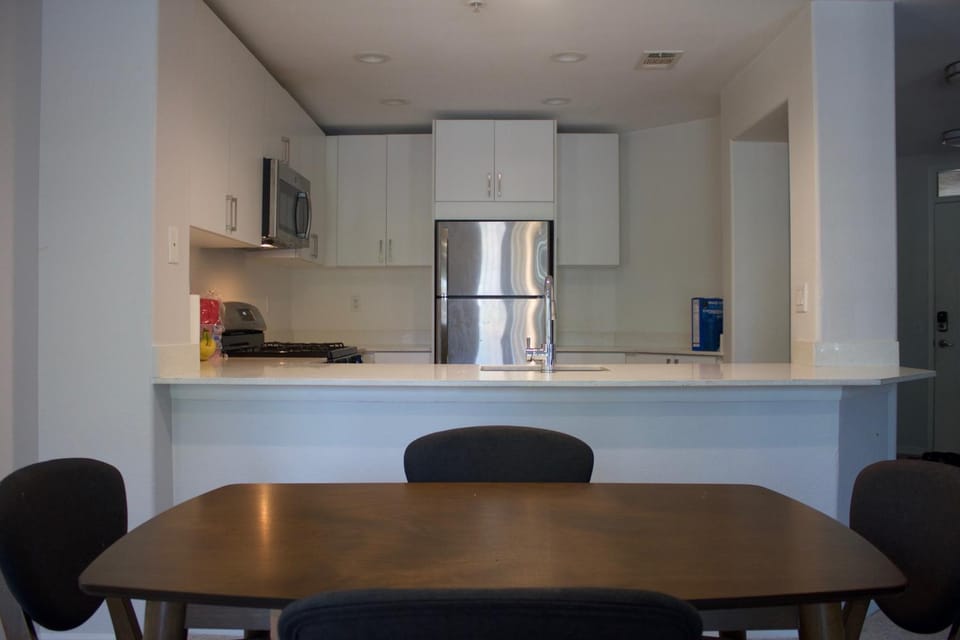 Luxury 3 Bedroom Apartment Apartment in Santa Clarita
