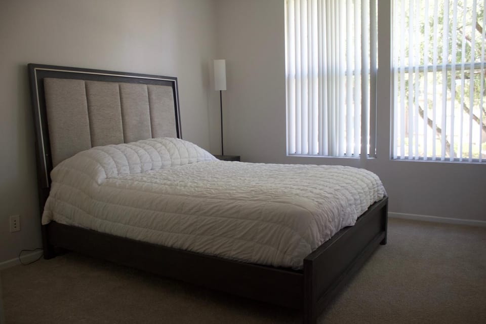 Luxury 3 Bedroom Apartment Apartment in Santa Clarita
