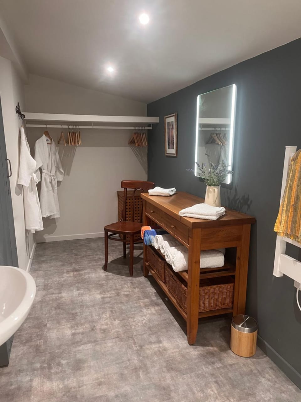 Toilet, Bathroom, towels