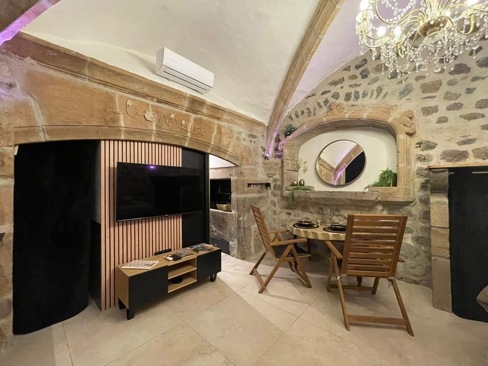 La parenthèse Ponote - Hammam - WIFI - city center Apartment in Auvergne-Rhône-Alpes