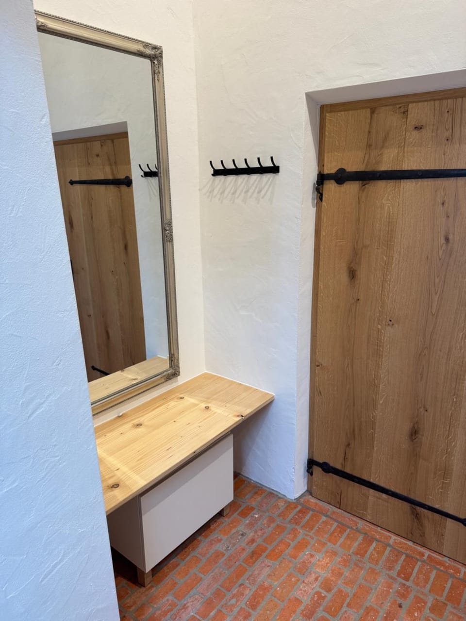 Facade/entrance, wardrobe