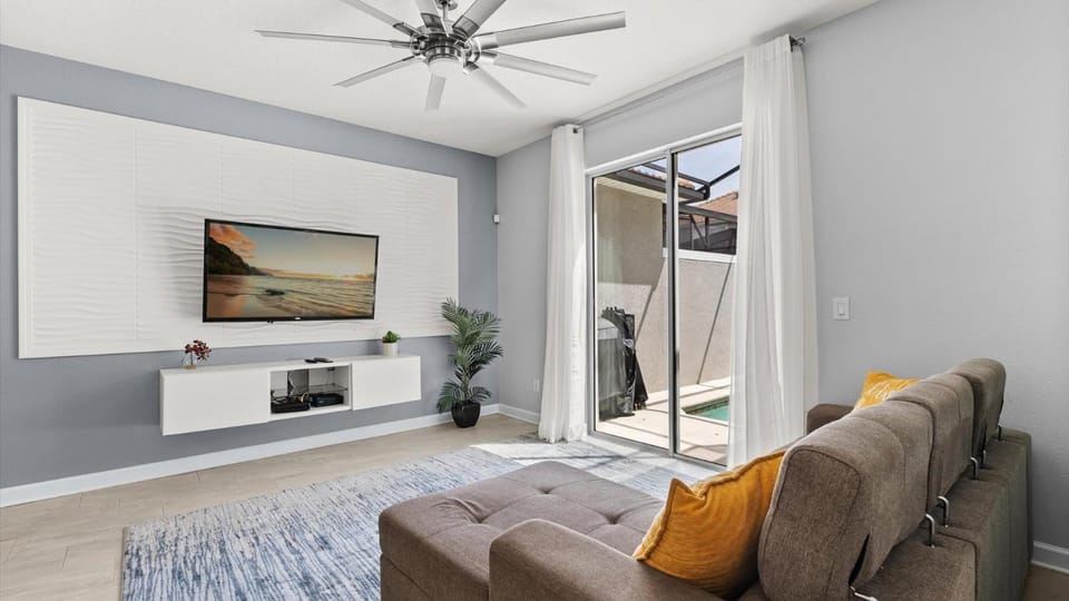 Summer in Style - 4 BR TownHome with Private pool House in Kissimmee