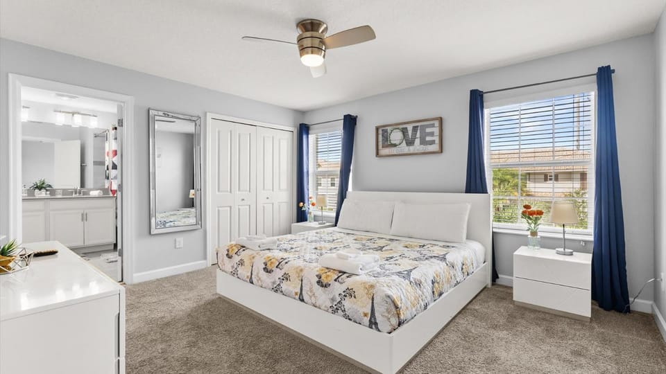 Summer in Style - 4 BR TownHome with Private pool House in Kissimmee