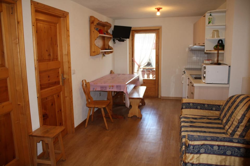 Day, Living room