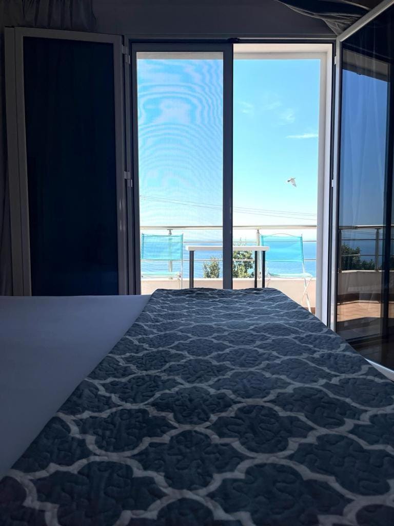 Bed, Natural landscape, View (from property/room), Balcony/Terrace, Photo of the whole room, Sea view