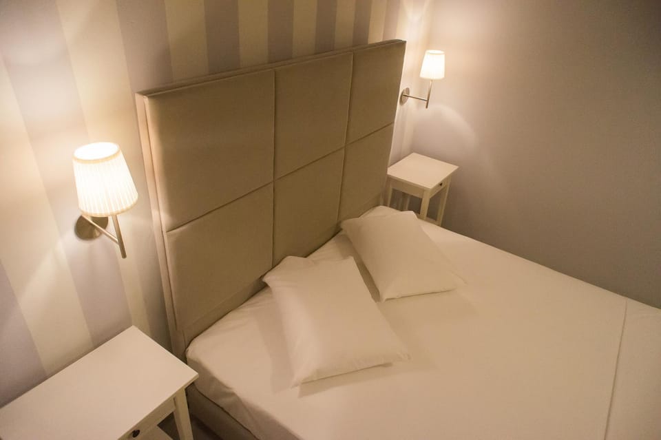 Bathroom, Balcony/Terrace, Seating area, Bedroom