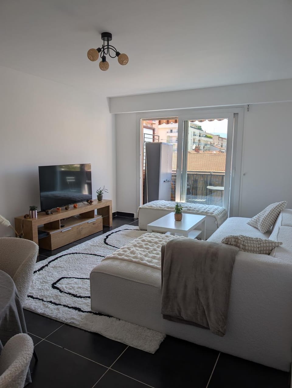 3 pièces proche gare - clim, accès plage à pied Apartment in Cagnes-sur-Mer