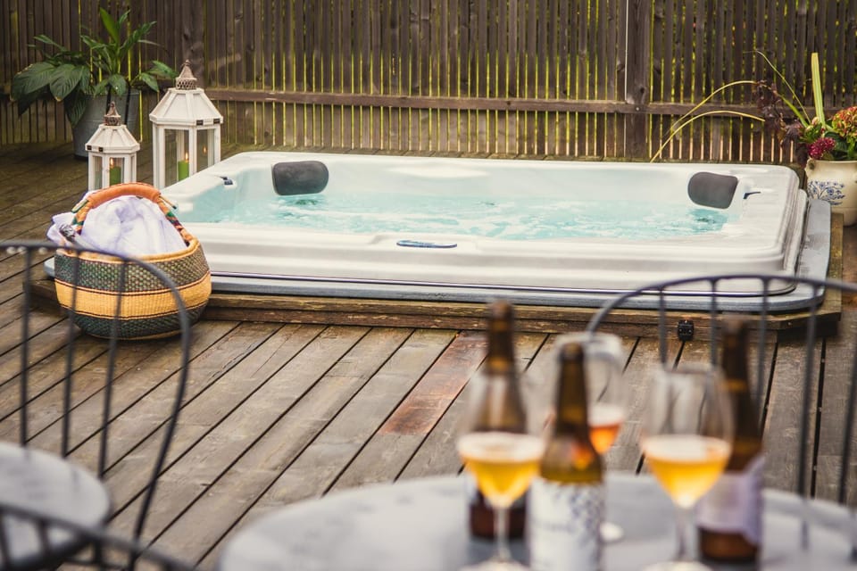 Hot Tub, Garden view