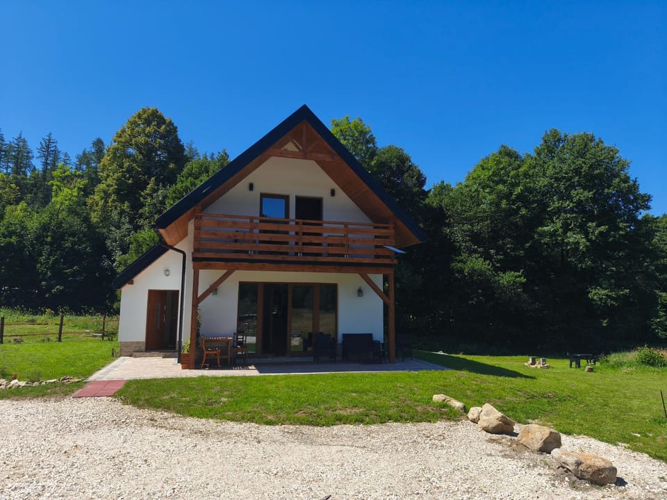 Property building, Garden, Parking, fireplace