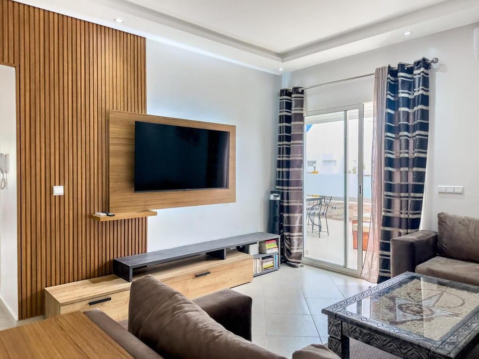 TV and multimedia, Living room, Seating area, Evening entertainment