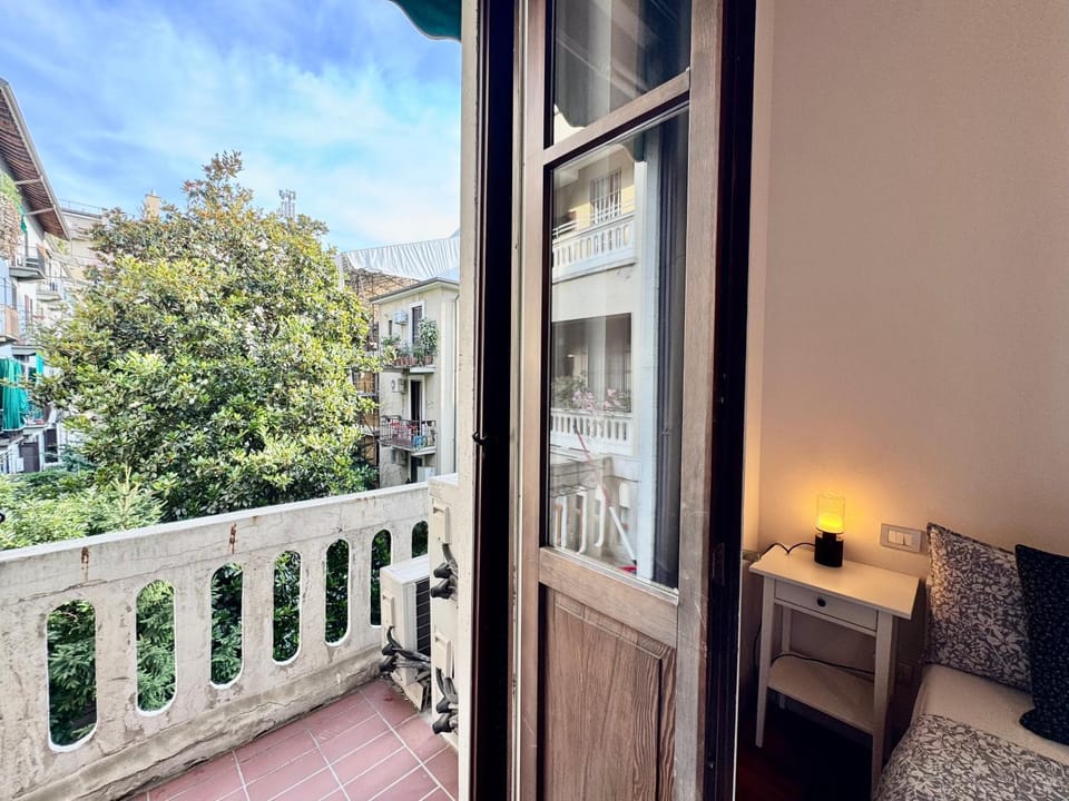 View (from property/room), Balcony/Terrace, Living room