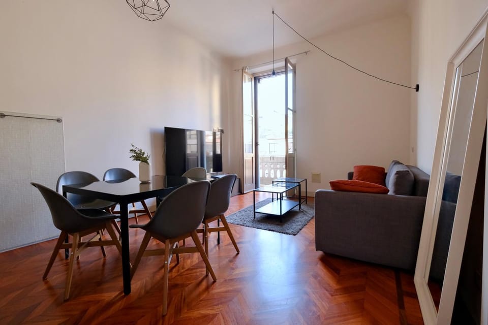 Communal lounge/ TV room, TV and multimedia, Living room, Seating area, Dining area, Evening entertainment