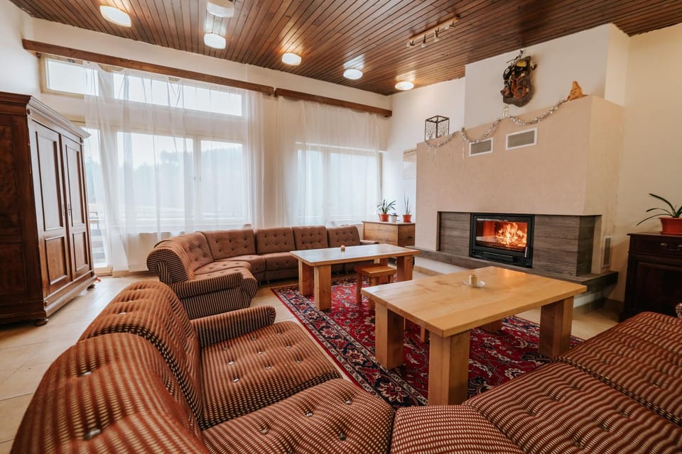 Communal lounge/ TV room