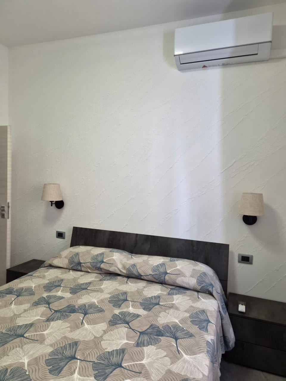 Photo of the whole room, Bedroom, furniture, heating, air conditioner