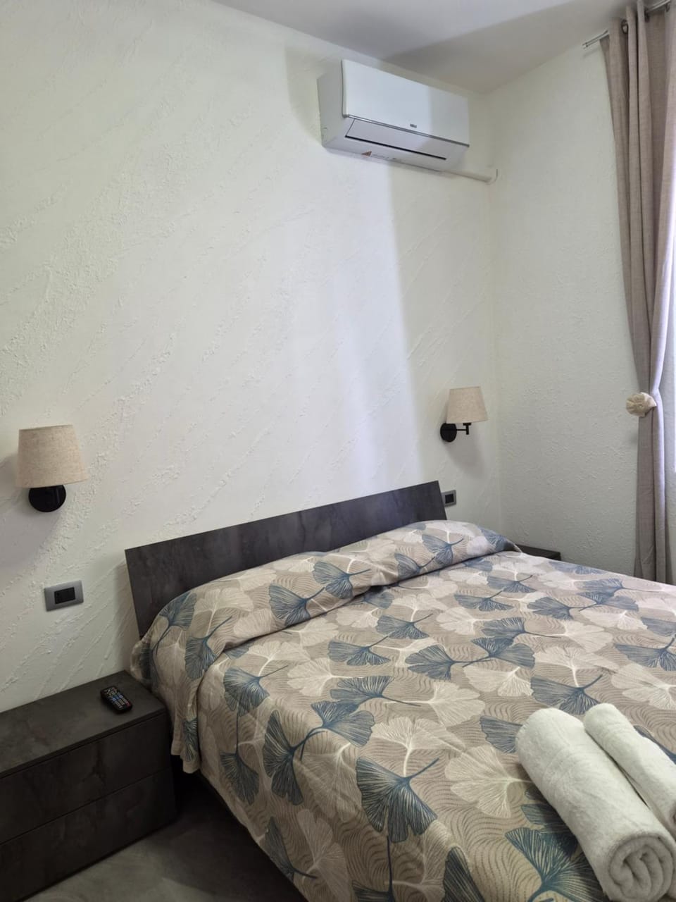Photo of the whole room, Bedroom, furniture, heating, towels, air conditioner