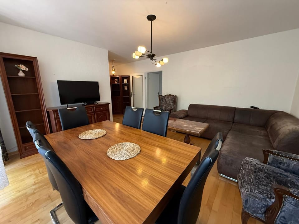 TV and multimedia, Living room, Dining area