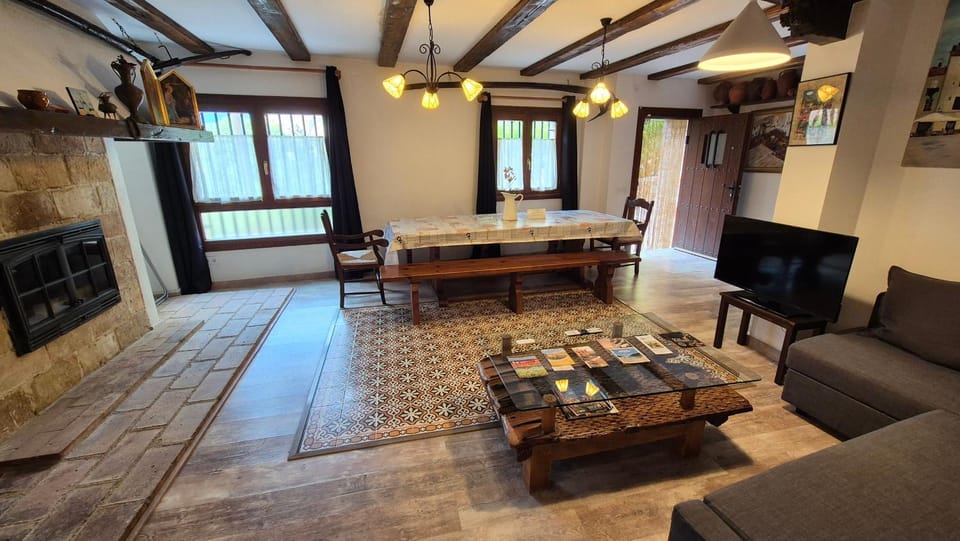 TV and multimedia, Living room, Dining area