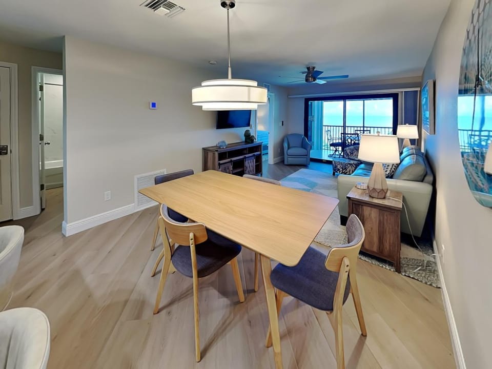 TV and multimedia, Balcony/Terrace, Living room, Seating area, Dining area, Sea view, furniture, heating, air conditioner