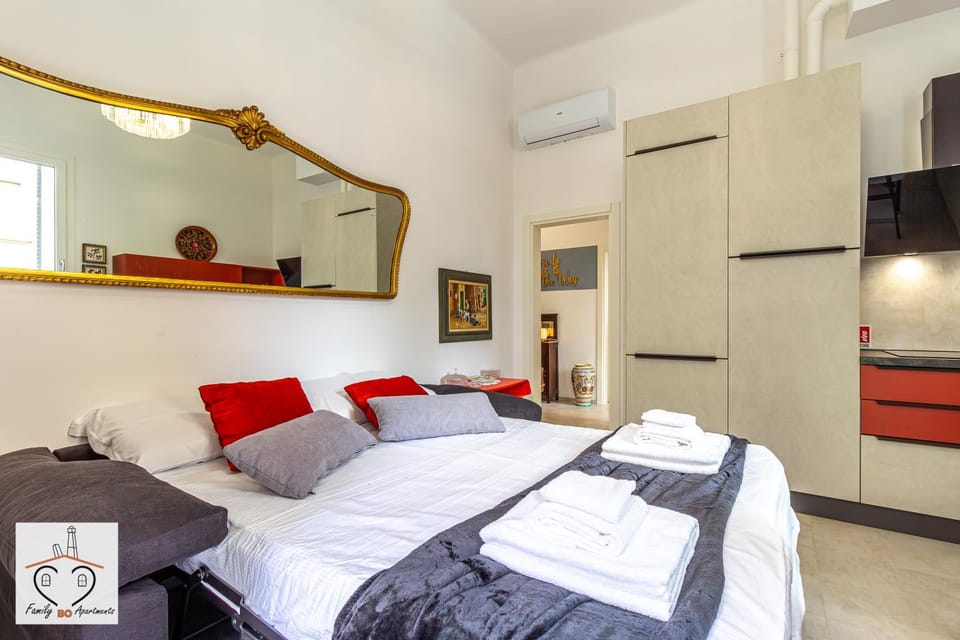 Bed, TV and multimedia, Kitchen or kitchenette, Living room, Photo of the whole room, Seating area, Bedroom, air conditioner